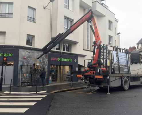 Remplacement vitrine pharmacie à Nantes (44) - Menuiserie Miroiterie Nantaise - Dépannage en vitrerie et miroiterie à Nantes et Ancenis en Loire-Atlantique (44)