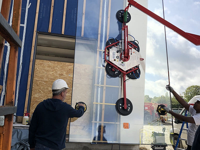 Installation et pose de vitrage pour un restaurant à Thouaré sur Loire (44) - Menuiserie Miroiterie Nantaise - Dépannage en vitrerie et miroiterie à Nantes et Ancenis en Loire-Atlantique (44)