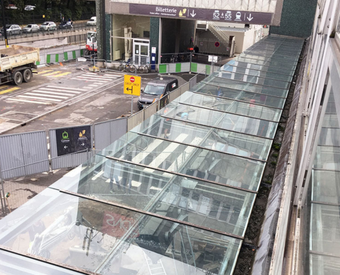 Remplacement de vitrage sur une verrière à la Gare Sud de Nantes (44) - Menuiserie Miroiterie Nantaise - Dépannage en vitrerie et miroiterie à Nantes et Ancenis en Loire-Atlantique (44)