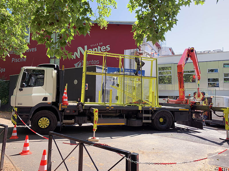 Remplacement de vitres en hauteur pour la crèche de Petit Port à Nantes Métropole (44) - Menuiserie Miroiterie Nantaise - Dépannage en vitrerie et miroiterie à Nantes et Ancenis en Loire-Atlantique (44)