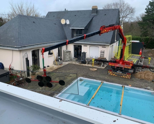 Pose de vitrages isolants sur toiture Pool House à Carquefou (44) - Menuiserie Miroiterie Nantaise - Dépannage en vitrerie et miroiterie à Nantes et Ancenis en Loire-Atlantique (44)